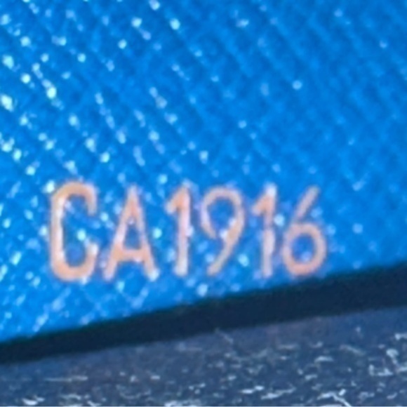 Louis Vuitton Monogram 4 Ring Key holder. Blue Epi leather. - Picture 8 of 10